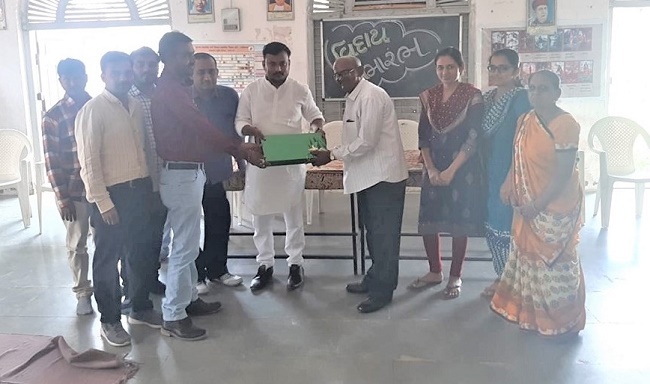 ચોગઠ માધ્યમિક શાળામાં વિદાય કાર્યક્રમ